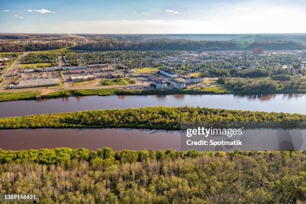 aerial ft mcmurray oil refinery athabasca river canada - fort mcmurray stock pictures, royalty-free photos & images