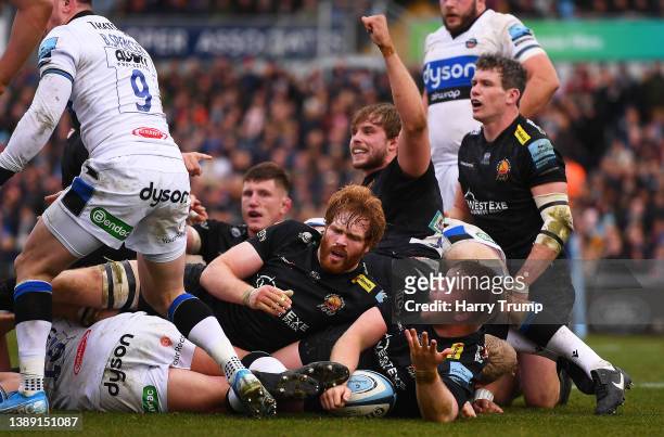 Billy Keast of Exeter Chiefs goes over to score their sides fourth try during the Gallagher Premiership Rugby match between Exeter Chiefs and Bath...