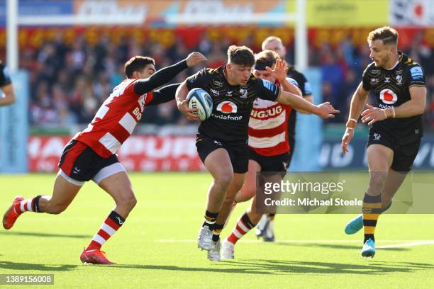 Dan Frost of Wasps evades the challenge of Santiago Carreras of Gloucester during the Gallagher Premiership Rugby match between Gloucester Rugby and...