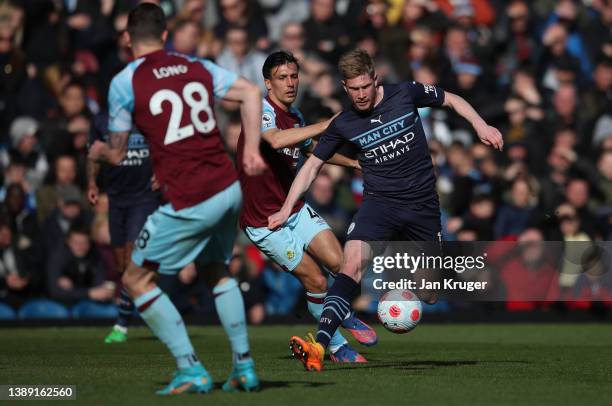 Kevin De Bruyne of Manchester City controls the ball from Jack Cork of Burnley during the Premier League match between Burnley and Manchester City at...