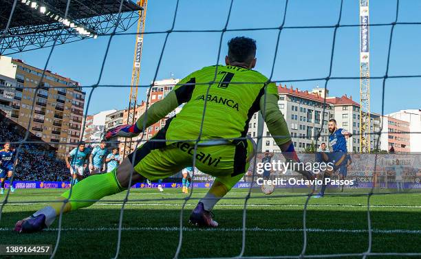 Karim Benzema of Real Madrid scores their first goal from the penalty spot during the LaLiga Santander match between RC Celta de Vigo and Real Madrid...