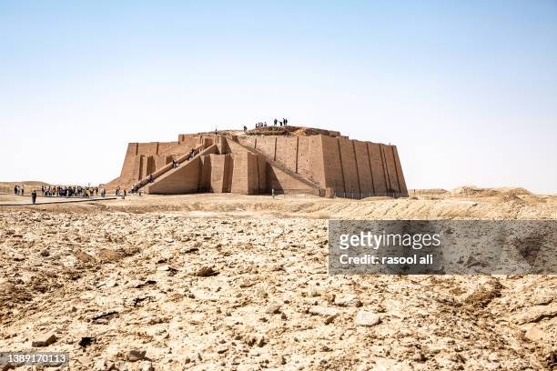 ziggurat of ur - ziggurat of ur stockfoto's en -beelden