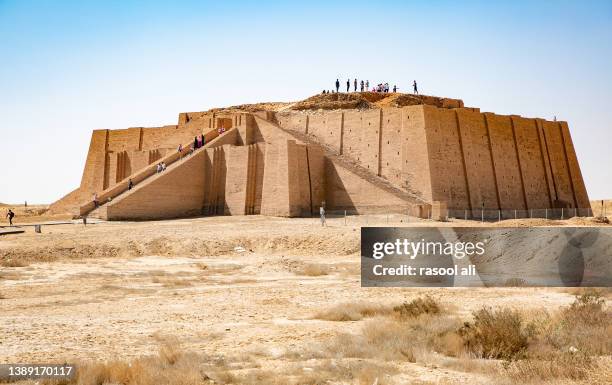 ziggurat of ur - ali mountains stock-fotos und bilder