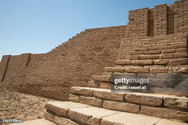 ziggurat of ur - ziggurat of ur imagens e fotografias de stock
