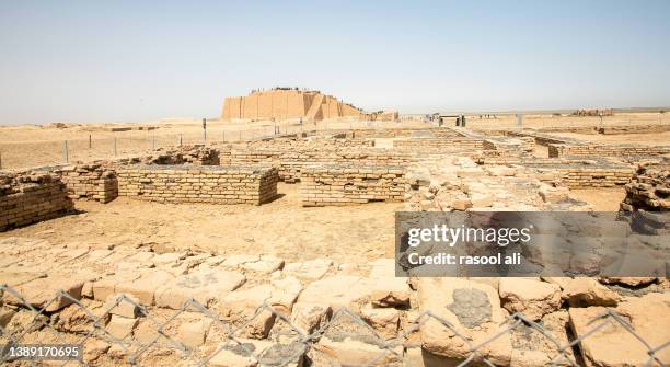 ziggurat of ur - ziggurat fotografías e imágenes de stock