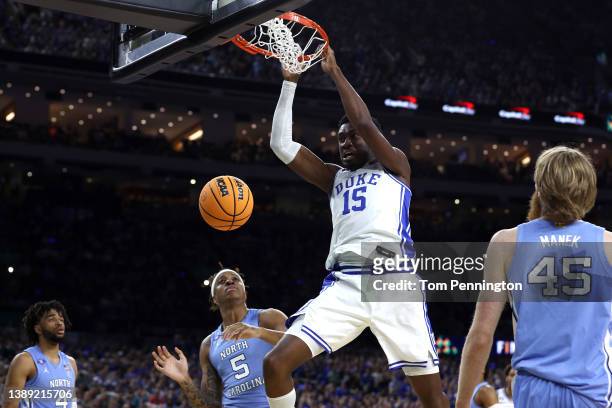 Mark Williams of the Duke Blue Devils dunks against the North Carolina Tar Heels in the first half of the game during the 2022 NCAA Men's Basketball...