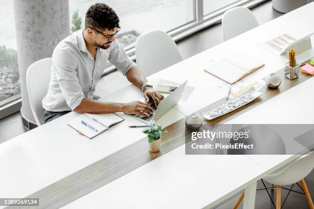 2,591 Black Man Behind Computer Stock Photos, High-Res Pictures, and ...