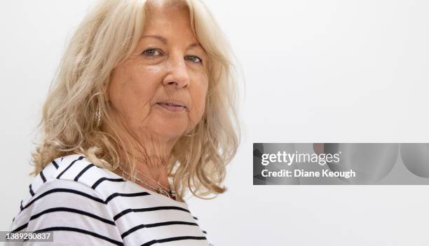 portrait of a mature vin striped t-shirt - vin omi stock-fotos und bilder