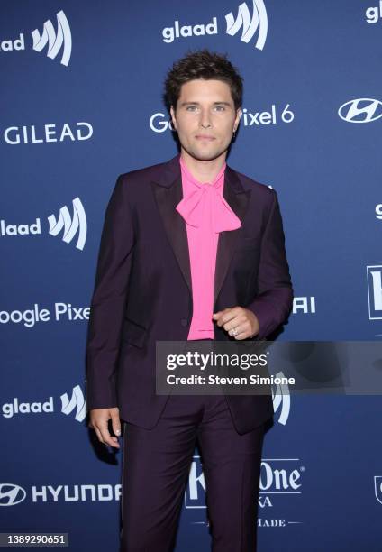 Ronen Rubinstein attends The 33rd Annual GLAAD Media Awards on April 02, 2022 in Beverly Hills, California.