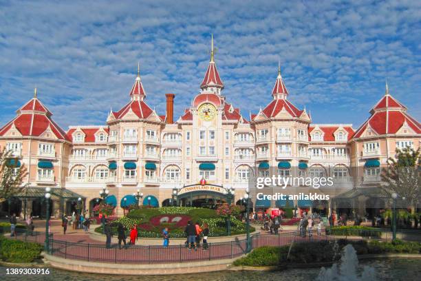 entrance of disneyland park - disneyland stock pictures, royalty-free photos & images