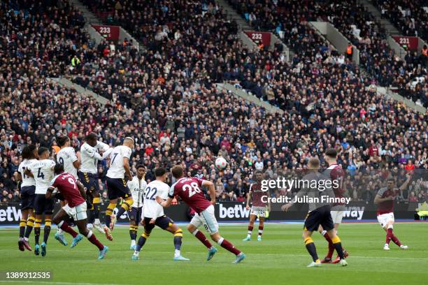 Aaron Cresswell of West Ham United shoots from a free kick during the Premier League match between West Ham United and Everton at London Stadium on...