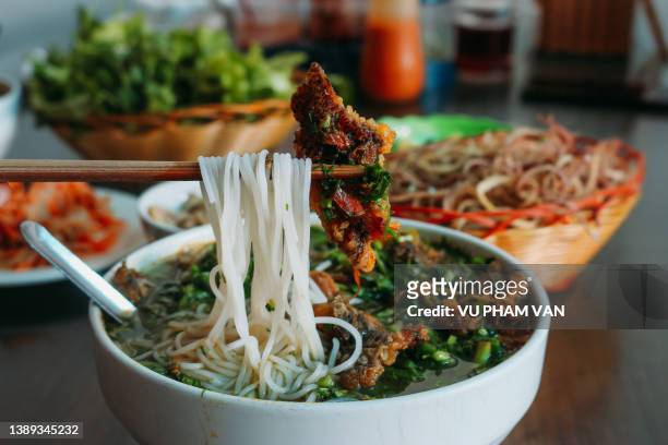 vietnamese street food - vietnamese street food stock-fotos und bilder