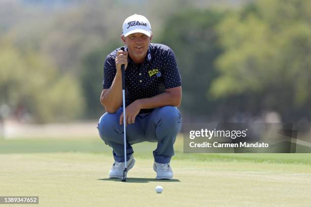Matt Jones of Australia lines up a putt on the 12th green during the fourth round of the Valero Texas Open at TPC San Antonio on April 03, 2022 in...