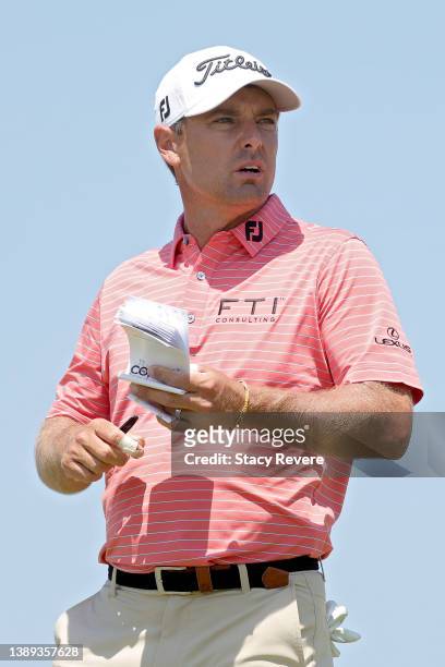 Charles Howell III looks on from the 11th tee during the fourth round of the Valero Texas Open at TPC San Antonio on April 03, 2022 in San Antonio,...
