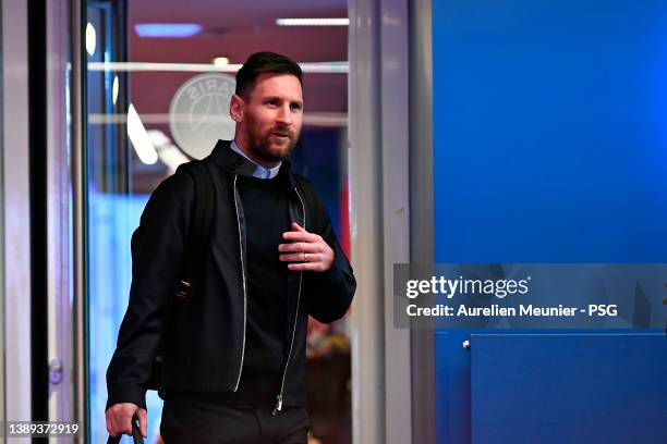 Leo Messi of Paris Saint-Germain arrives to the stadium for the Ligue 1 Uber Eats match between Paris Saint Germain and FC Lorient at Parc des...