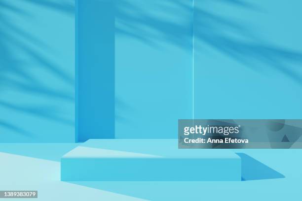 blue square podium in blue interior with sunshine and leaf shadows on the wall. empty space to showcase your product. three dimensional illustration - light blue background 個照片及圖片檔