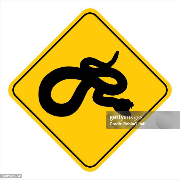 ilustraciones, imágenes clip art, dibujos animados e iconos de stock de señal de tráfico de serpiente de cascabel - reptile