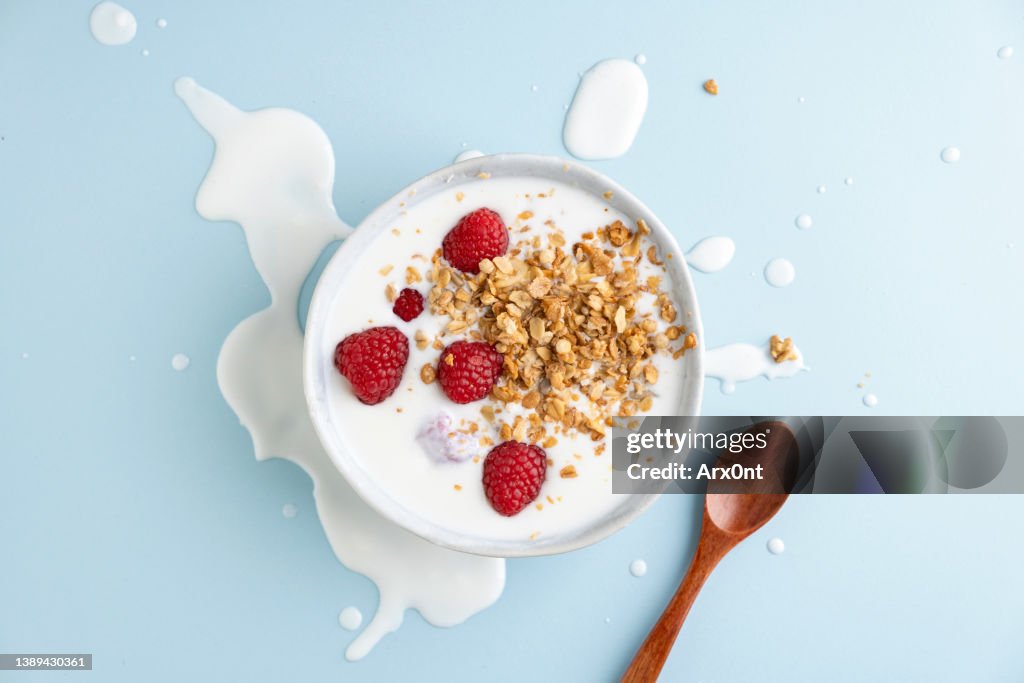 Greek yogurt with raspberries and crunchy granola topping