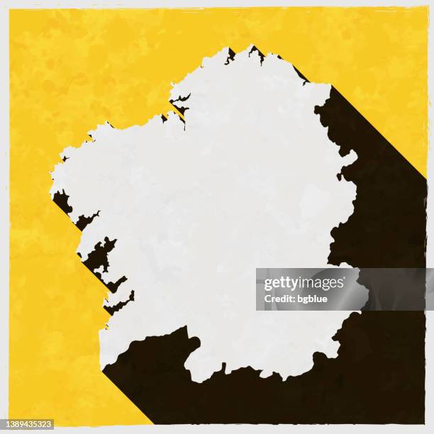 テクスチャ付きの黄色の背景に長い影を持つガリシアマップ - santiago de compostela点のイラスト素材／クリップアート素材／マンガ素材／アイコン素材