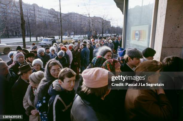 Economic crisis in Moscow - Waiting line in front of the state fish market on Komsomolskaya Street.