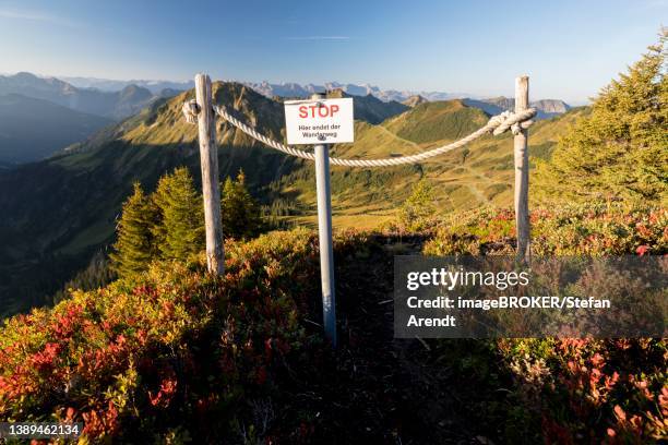 stop sign in front of a precipice on the portlakopf, damuels, bregenzerwald, vorarlberg, austria - vorarlberg imagens e fotografias de stock