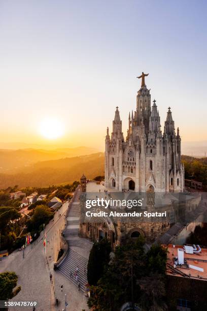 aerial view of sagrat cor church on top of tibidabo mountain at sunset, barcelona, catalonia, spain - tibidabo fotografías e imágenes de stock