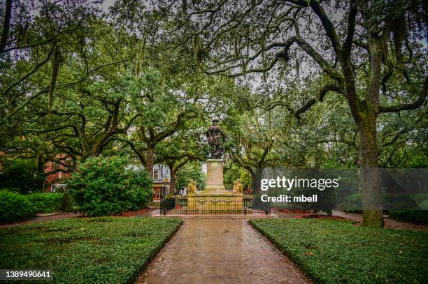 james oglethorpe monument in chippewa square - savannah ga - savannah stock pictures, royalty-free photos & images