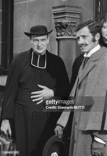 Julien Guiomar et Jean-Paul Belmondo sur le tournage du film 'Le Voleur', en 1967, à Paris.
