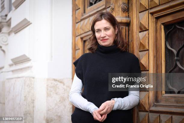 Emily Devos 680 Emmanuelle Devos Posing In The Stock Photos, High-Res Pictures, and ...