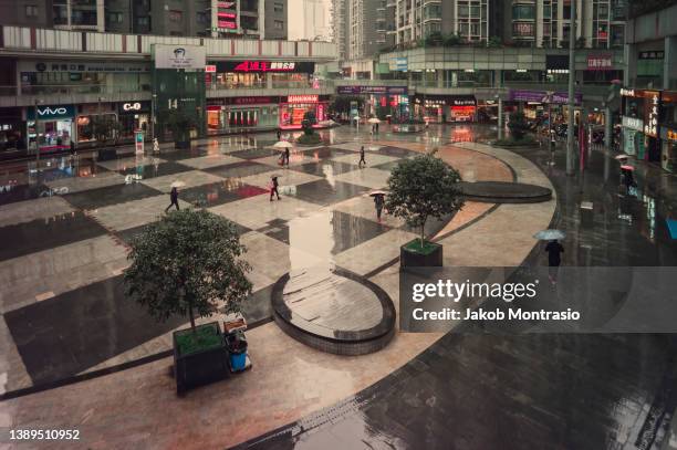 small retail space at a subway station in chongqing, china on a rainy day - chongqing ストックフォトと画像