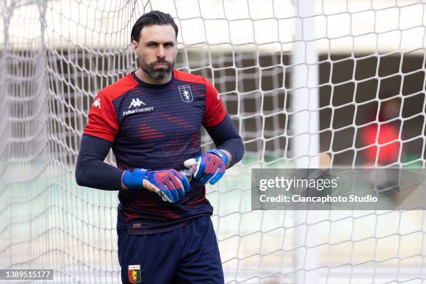 Salvatore Sirigu of Genoa CFC warms up prior to thee Serie A match between Hellas Verona and Genoa at Stadio Marcantonio Bentegodi on April 04, 2022...