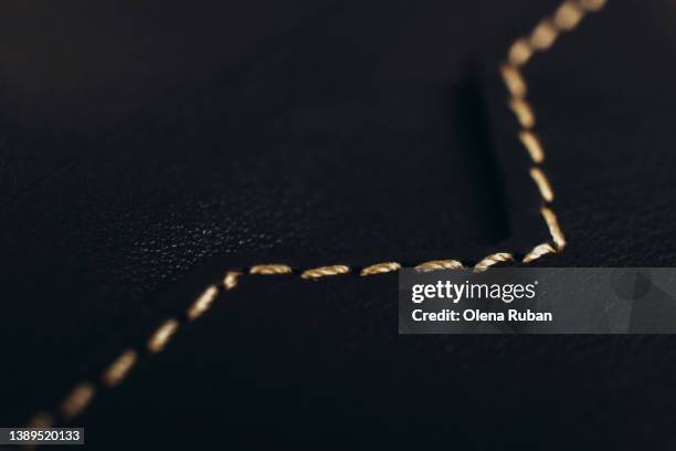 stitched leather pieces. - couture visible photos et images de collection
