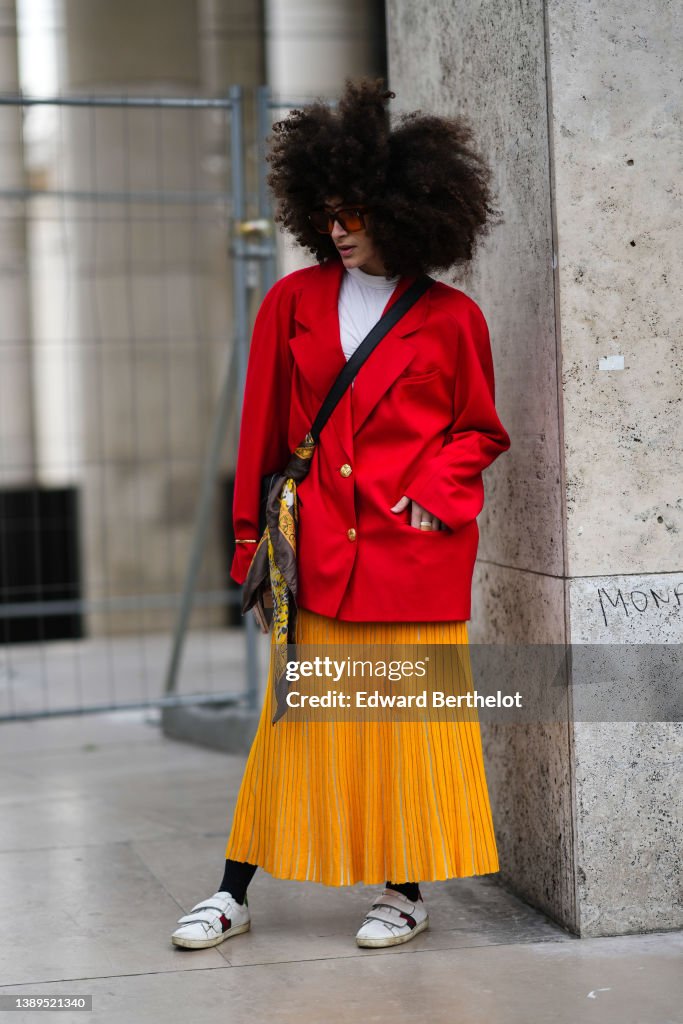 Street Style : Day Three - Paris Fashion Week - Womenswear F/W 2022-2023