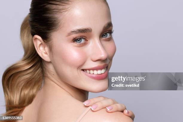 beauty portrait of young blonde woman - slät bildbanksfoton och bilder