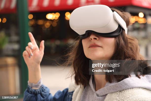 woman wearing vr glasses - vr goggles business stockfoto's en -beelden