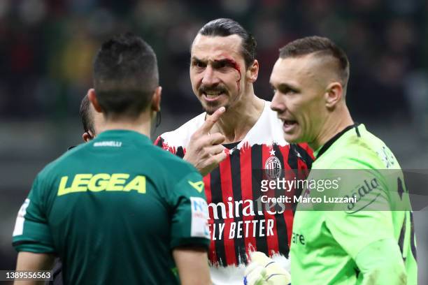 Zlatan Ibrahimovic of AC Milan is seen with blood on his face after colliding heads with Gary Medel of Bologna during the Serie A match between AC...