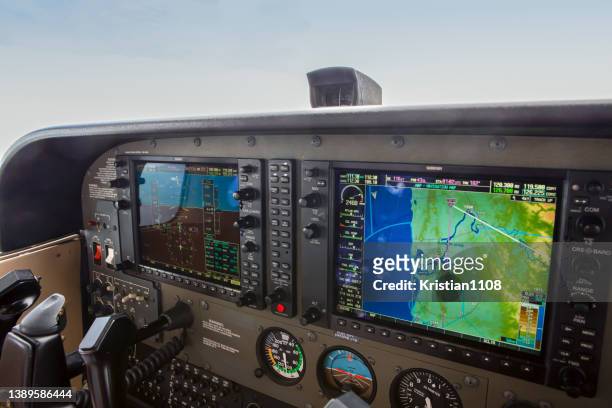 cessna 172 skyhawk interior - propeller airplane bildbanksfoton och bilder