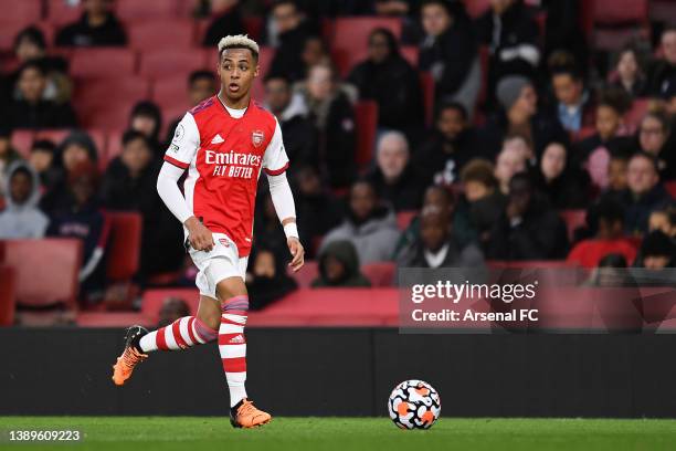 Omari Hutchinson of Arsenal runs with the ball during the Premier League 2 match between Arsenal U23 and Manchester City U23 at Emirates Stadium on...