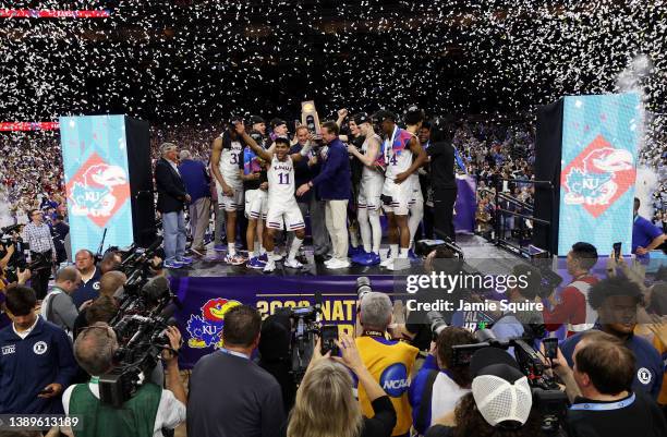 Kansas Jayhawks players celebrate after defeating the North Carolina Tar Heels 72-69 during the 2022 NCAA Men's Basketball Tournament National...