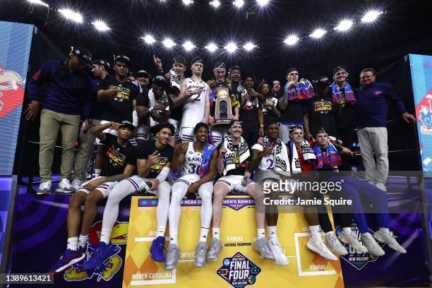 The Kansas Jayhawks pose for a picture after defeating the North Carolina Tar Heels 72-69 during the 2022 NCAA Men's Basketball Tournament National...