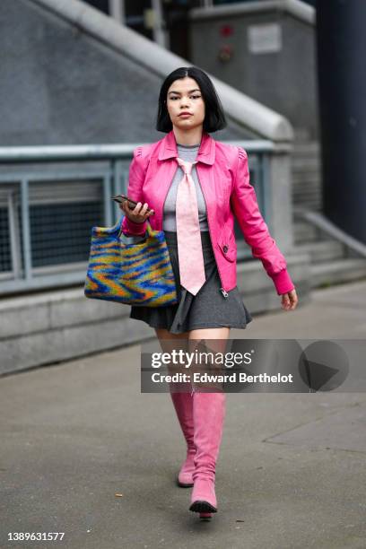 Guest wears a gray long sleeves t-shirt, a pink shiny leather zipper jacket, a pale pink and white tie and dye print pattern tie, a dark gray short...