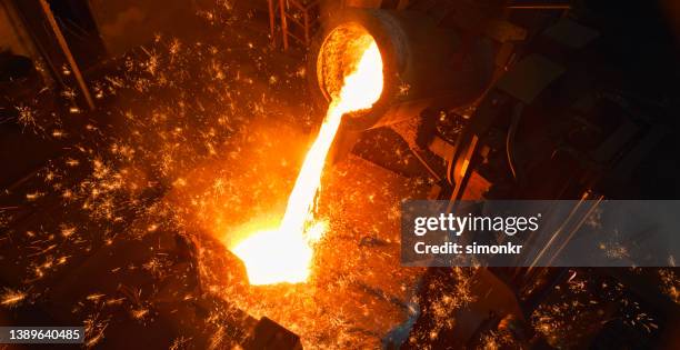 pouring molten steel in cast - molten stock pictures, royalty-free photos & images