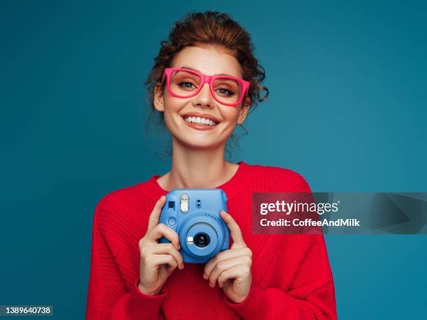 happy beautiful woman with analog camera - looking to the camera imagens e fotografias de stock