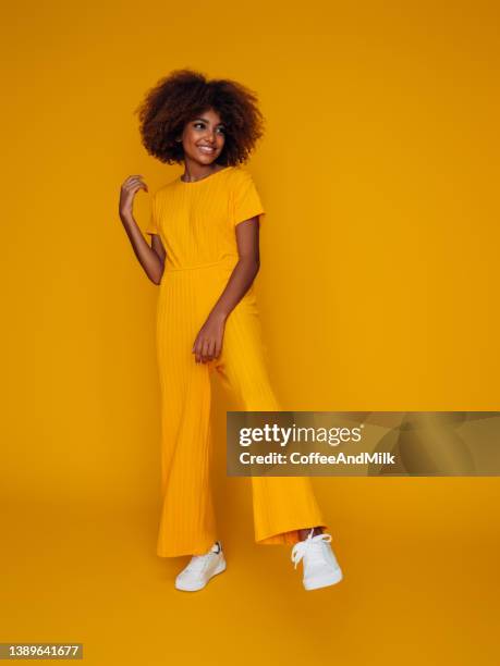 beautiful girl with curly hairstyle - black teen models stock pictures, royalty-free photos & images