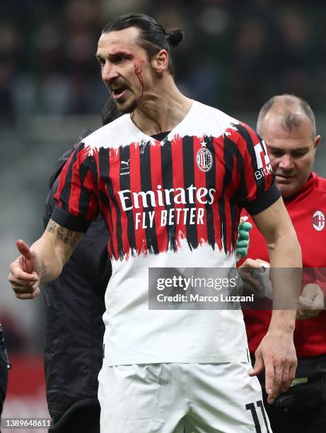 Zlatan Ibrahimovic of AC Milan is seen with blood on his face after colliding heads with Gary Medel of Bologna during the Serie A match between AC...