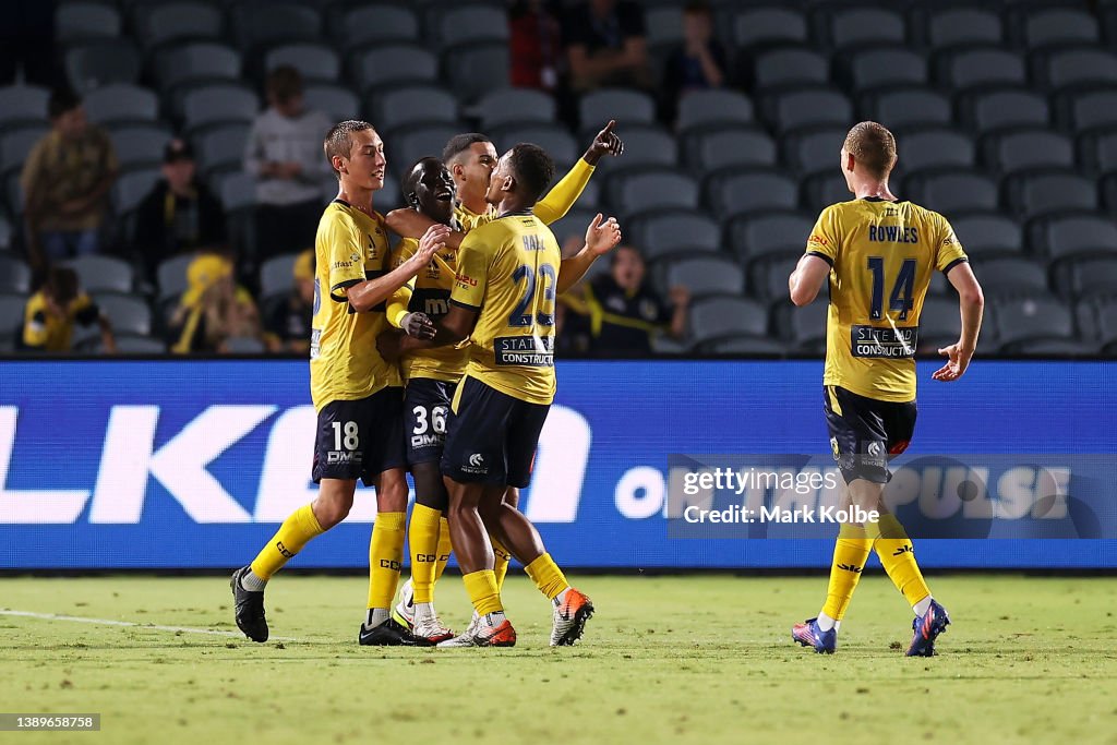 A-League Mens - Central Coast Mariners v Wellington Phoenix