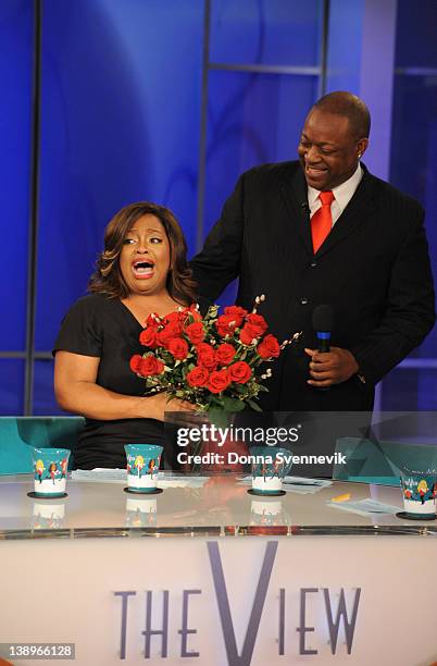 Sherri Shepherd's husband, Lamar Sally gave the co-host an emotional Valentine's Day surprise by serenading her and presenting her with roses live...