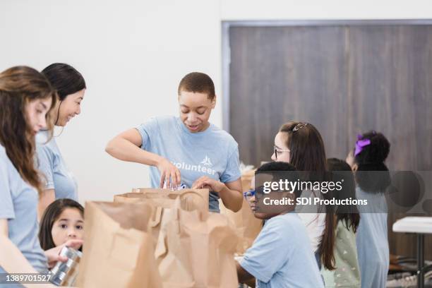 pequenos itens alimentares em grupo pequeno - gratis - fotografias e filmes do acervo