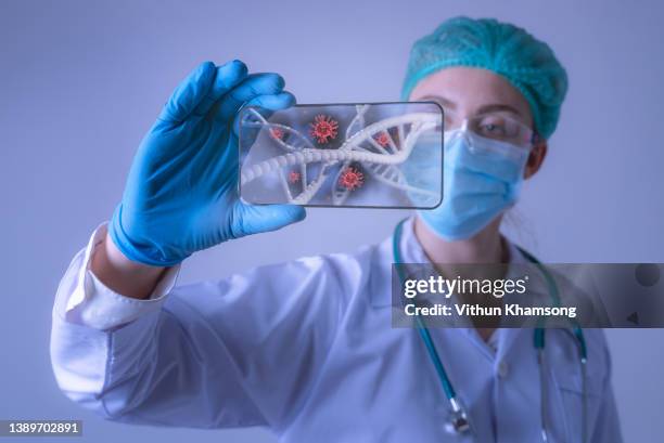 female medicine doctor research and analysis. diagnose checking coronavirus covid 19 testing result with virtual screen in lab, inhibition of disease outbreaks  technology, virus cells and dna - tecnología medica fotografías e imágenes de stock