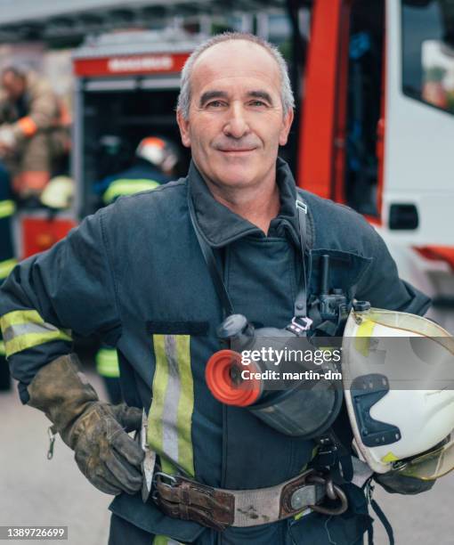 firefighters - rescue worker stockfoto's en -beelden